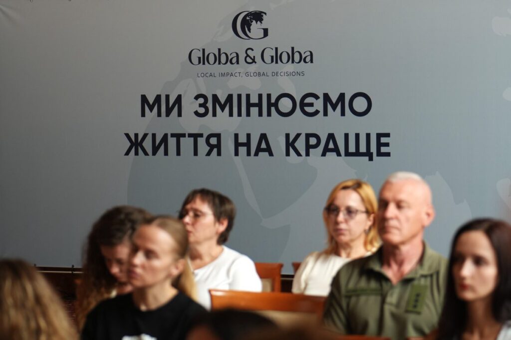 круглий стіл Globa&Globa у готелі Національний